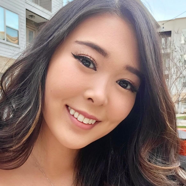 extraemily nude